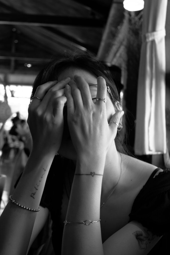 Vy Vy một người lớn đang cố gắng tìm thấy chính mình