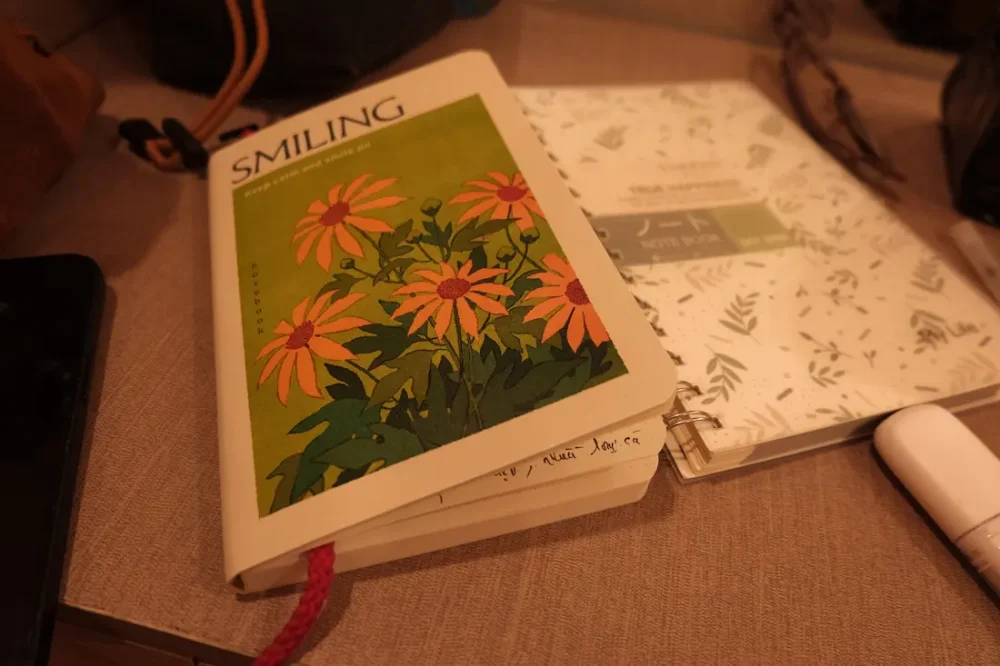 Journal với hai cuốn sổ tay
